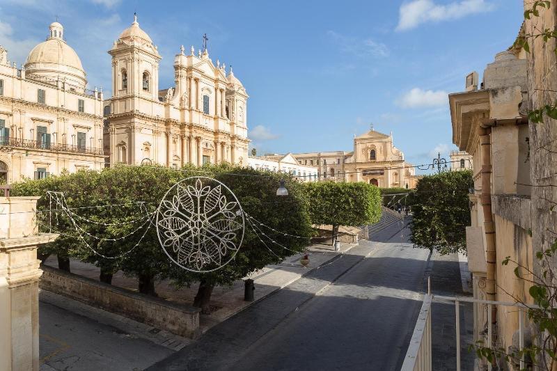 San Carlo Suites Noto Exterior foto