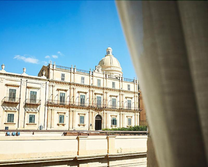 San Carlo Suites Noto Exterior foto